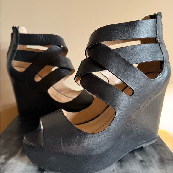 *SOLD* Dolce Vita Chunky Platform Sandals - Picture 4 of 8